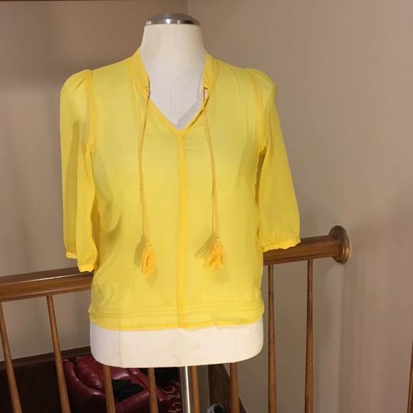 Old Navy Tops - ON SALE 🎉Old Navy yellow top women's size small